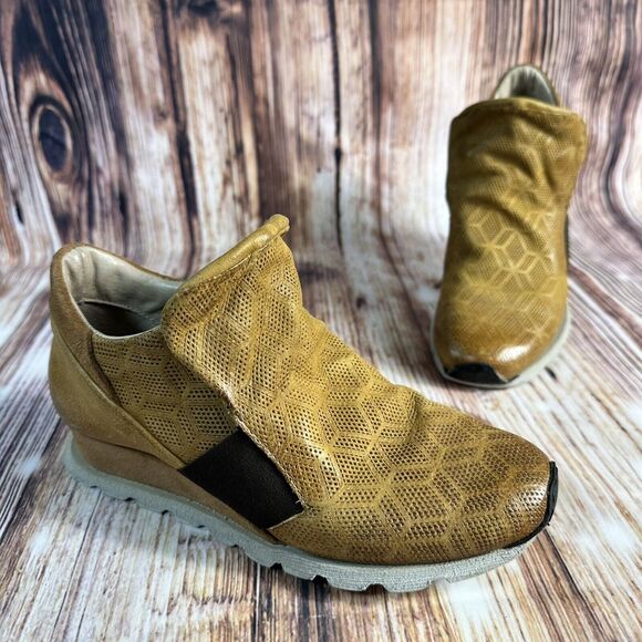 Miz Mooz Canarsie Womens Size 36 US 5.5 - 6 Brown Leather Wedge Sneakers Shoes - Picture 1 of 12